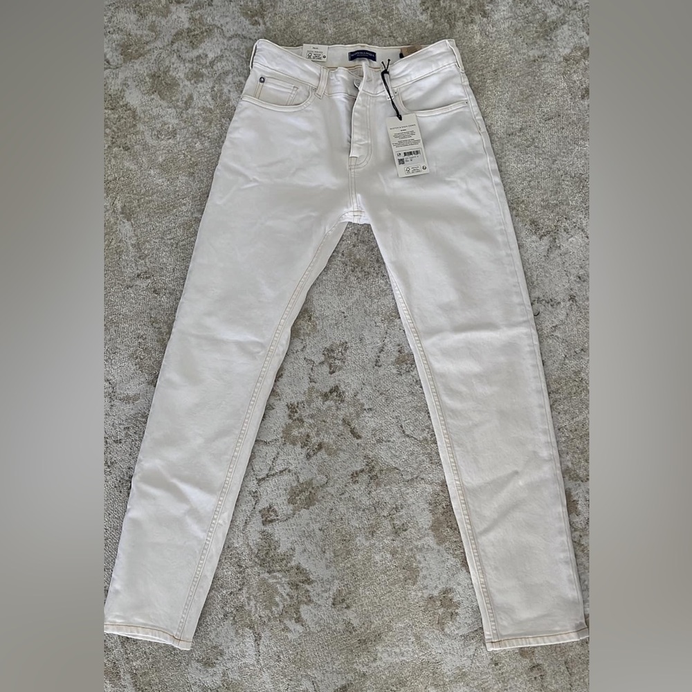 Scotch and soda white “dean” loose tapered fit jeans teen boys
Size 14